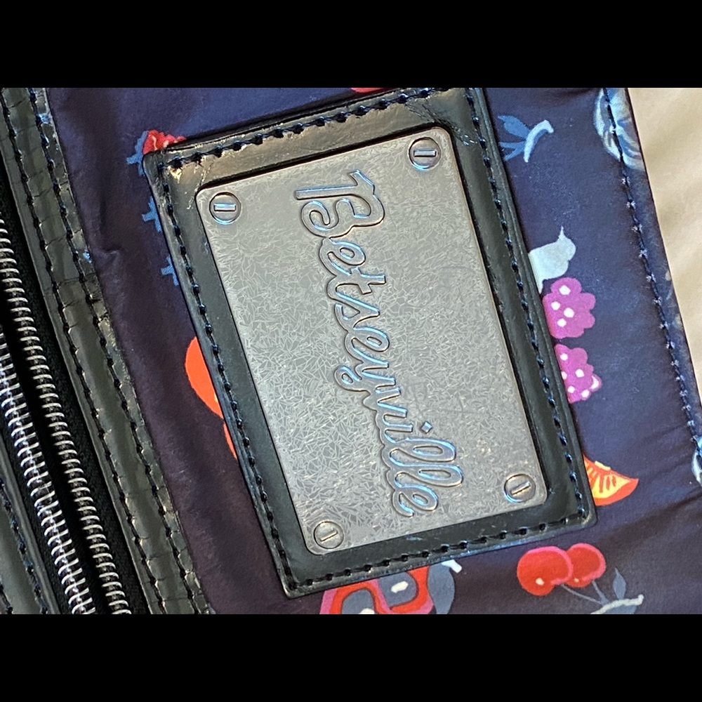 Betsey Johnson handbag - Picture 6 of 6